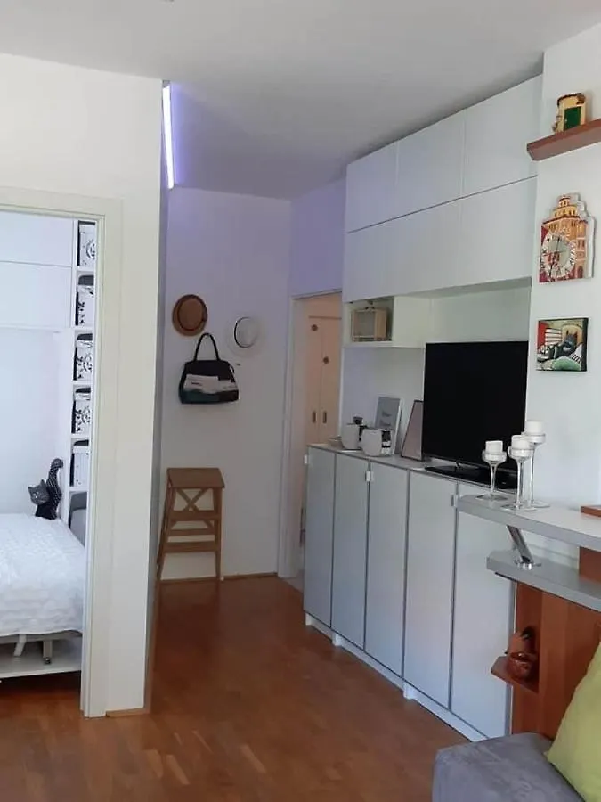 Modern Apartment In The Heart Of Umag Vivano Noel 0*,  Croatie